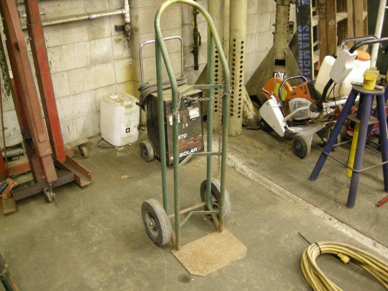 lot 173 image: 2 Wheel Tank Dolly