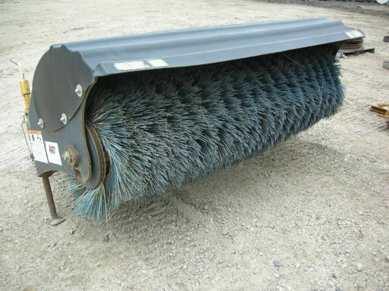 lot 5 image: BobcatSkidsteer Angle Broom