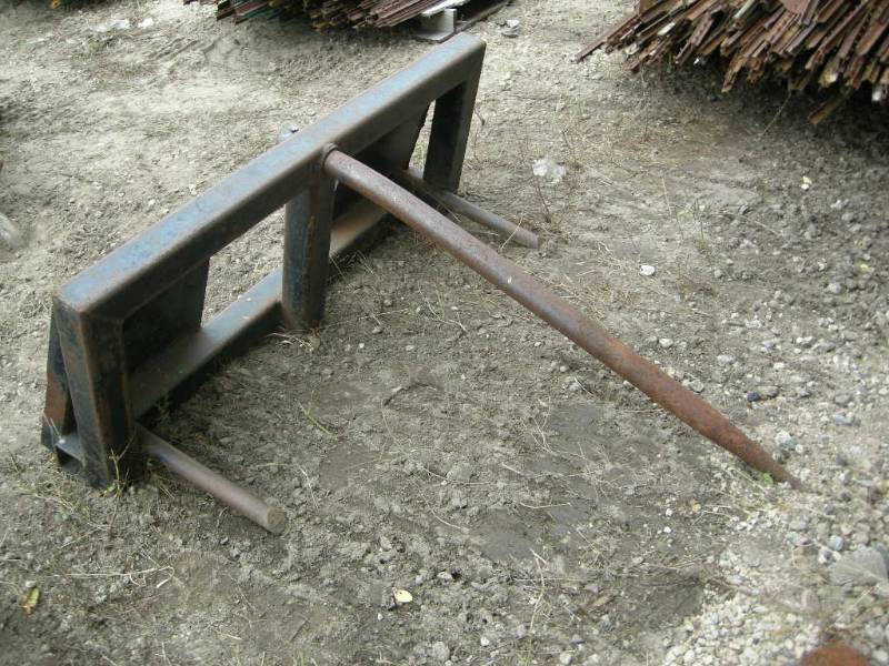 lot 6 image: Skidsteer Bale Spear
