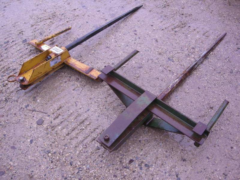 lot 9 image: 2 Bucket Spikes
