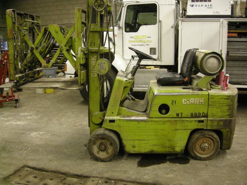 lot 10 image: Clark Propane Forklift