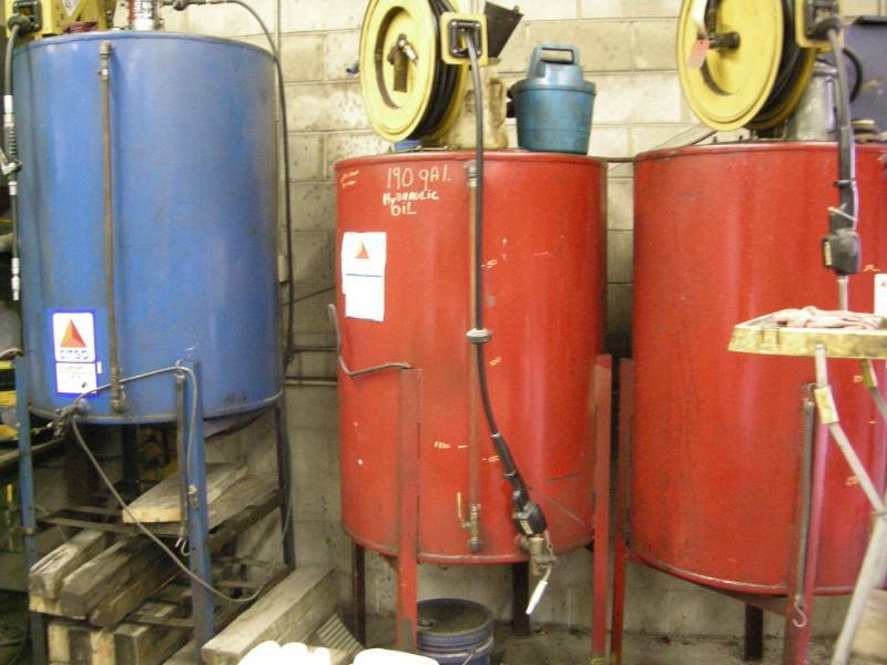lot 12 image: Citgo Hydraulic Oil Drum Pump Station