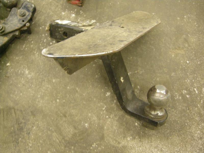 lot 184 image: 8 inch Drop Hitch 