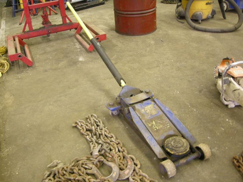 lot 191 image: NAPA Professional Floor Jack