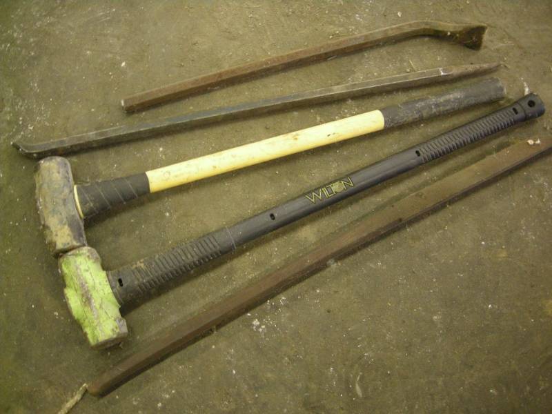 lot 198 image: Sledge Hammers, Pry Bars