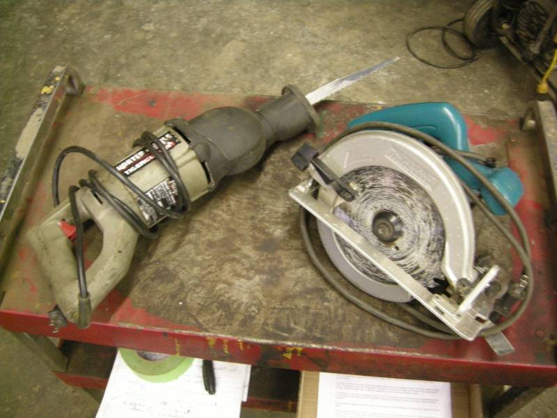lot 200 image: Porter Cable, Makita Saws