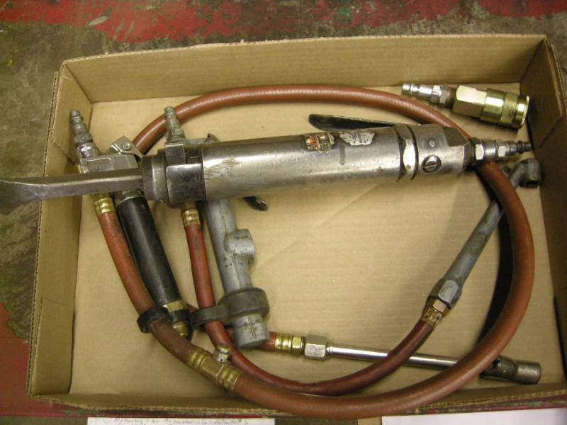 lot 202 image: Eagle Air Chisel and Inflators