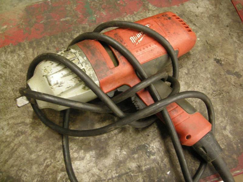 lot 207 image: Milwaukee Heavy Duty 12in. Electric Impact Wrench