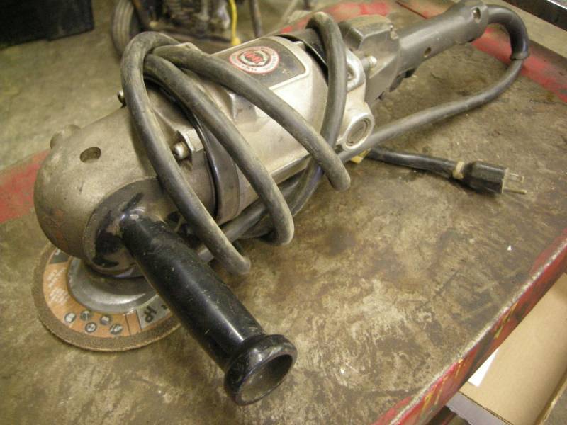 lot 210 image: B&D 7in9in Angle Grinder