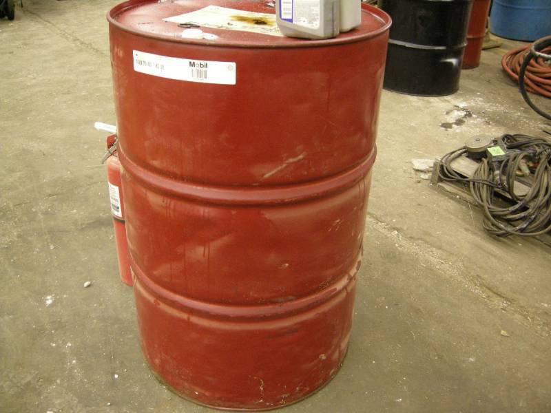 lot 253 image: Mobil Trans HD30 Drive Tran Oil