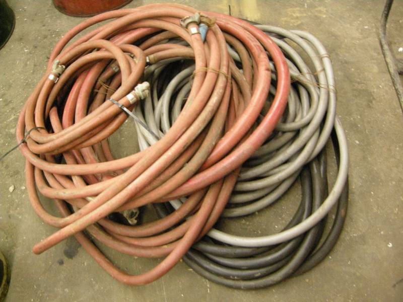 lot 259 image: Heavy Duty Water and Air Hose