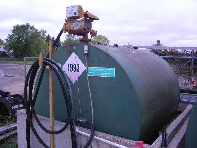 lot 14 image: 1000 Gallon Fuel Tank