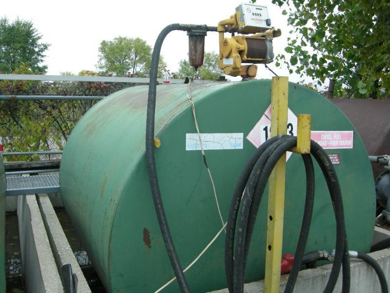 lot 15 image: 1000 Gallon Fuel Tank