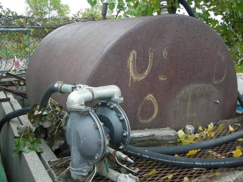 lot 16 image: 1000 Gallon Fuel Tank