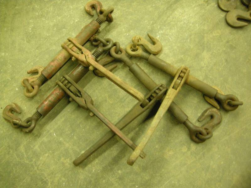 lot 295 image: 4 Ratcheting Load Binders