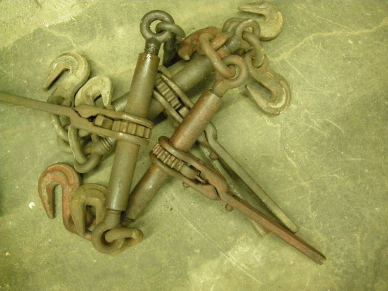 lot 298 image: 4 Ratcheting Load Binders