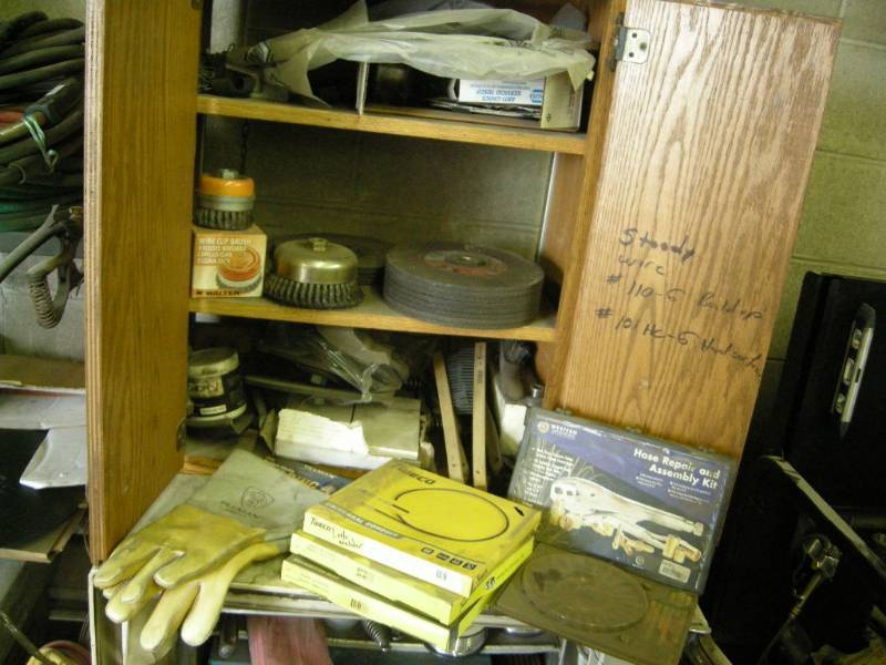 lot 312 image: Welding and Abrasive Parts Cabinet