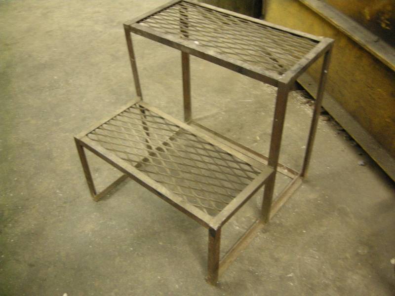 lot 322 image: Metal Shop Step