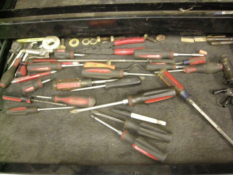 lot 325 image: Screwdrivers, Etc.