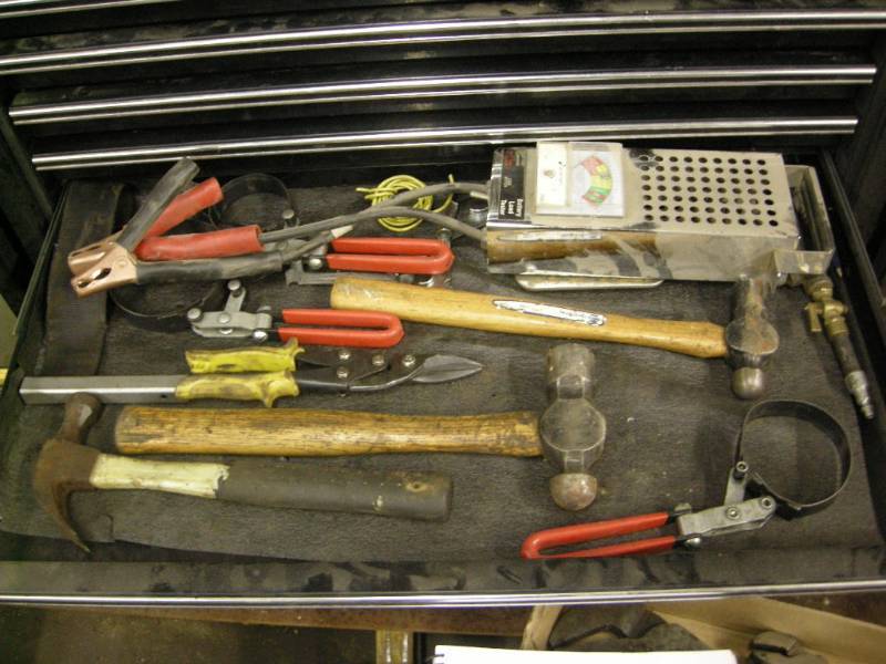 lot 328 image: Battery Load Tester, Hammers