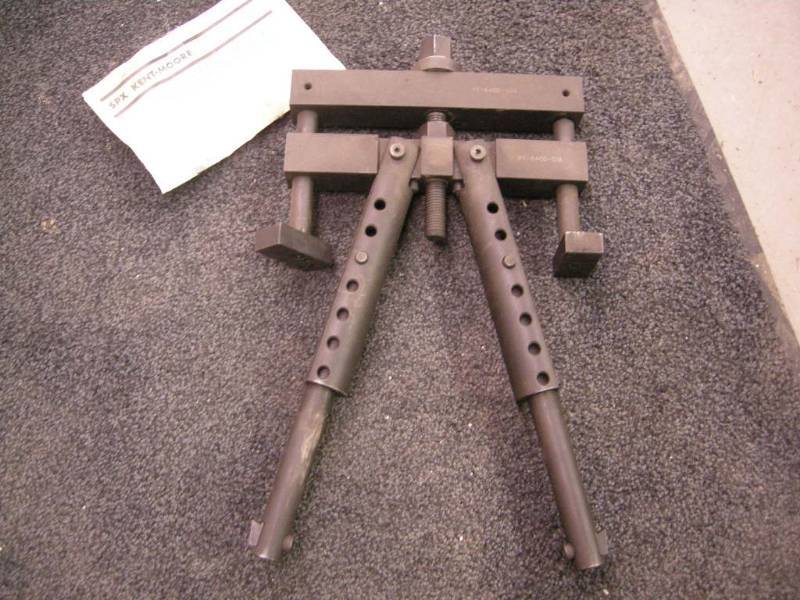 lot 347 image: Kent-Moore Universal Cylinder Liner Puller