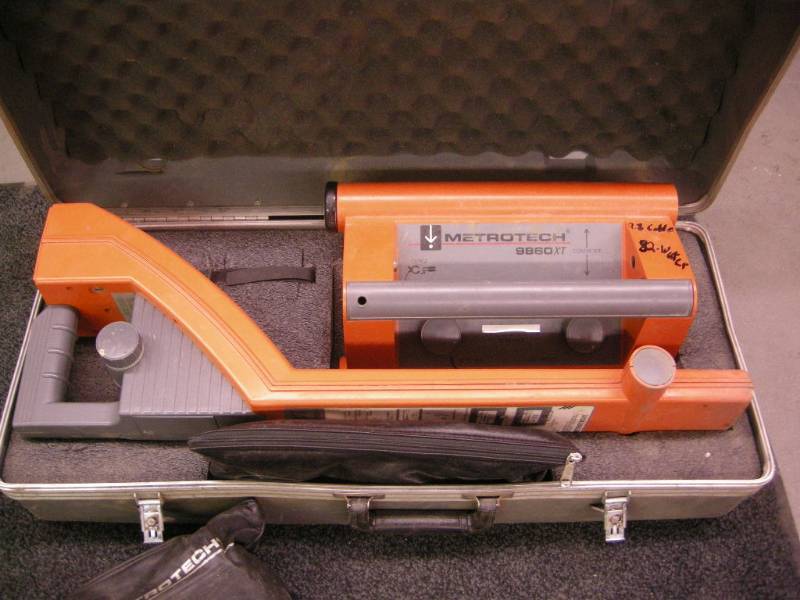 lot 353 image: Metrotech 9860XT Underground Line Locator