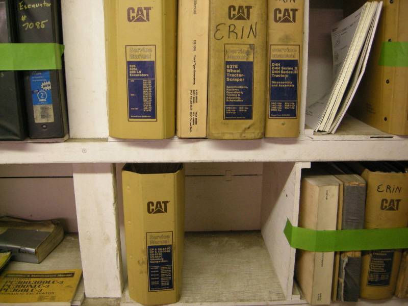 lot 366 image: CAT Heavy Equipment Shop Manuals