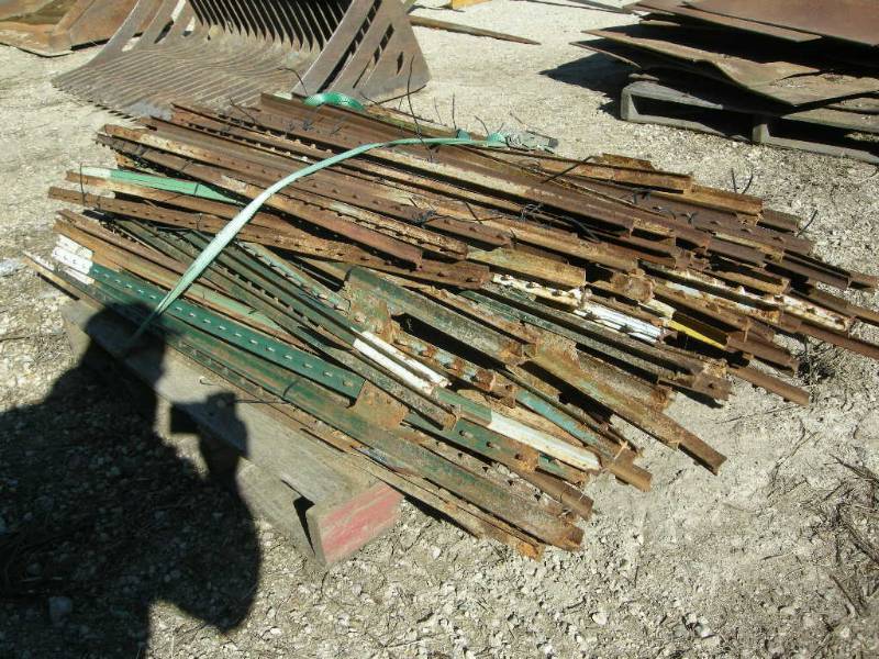 lot 370 image: Pallet Fence Posts