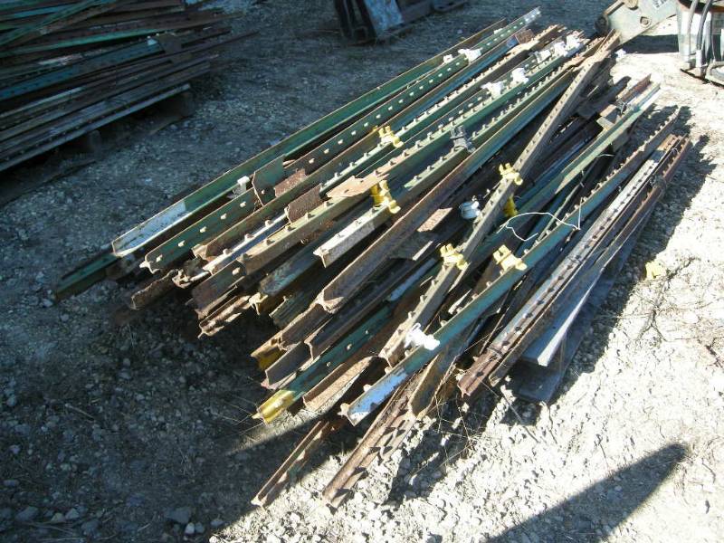 lot 371 image: Pallet Fence Posts
