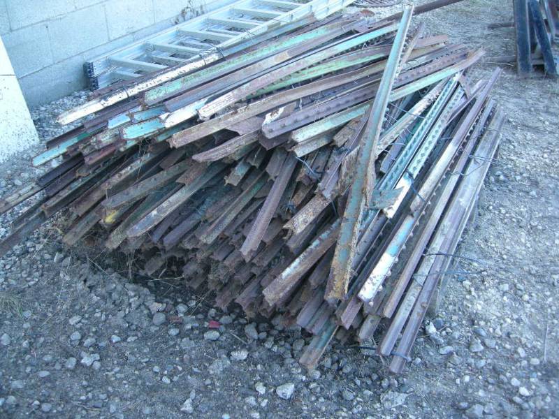 lot 372 image: Pallet Fence Posts