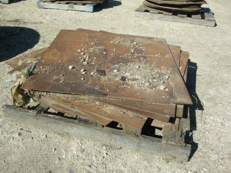 lot 379 image: Pallet Steel Plate