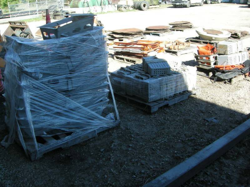 lot 383 image: 3 Pallets SewerGutter Traps