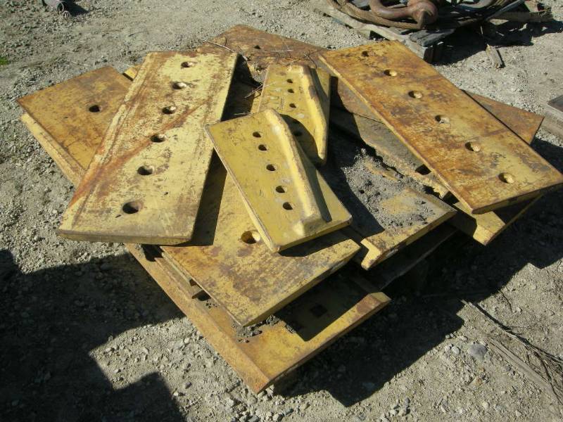 lot 385 image: CAT Scraper Cutting Edges