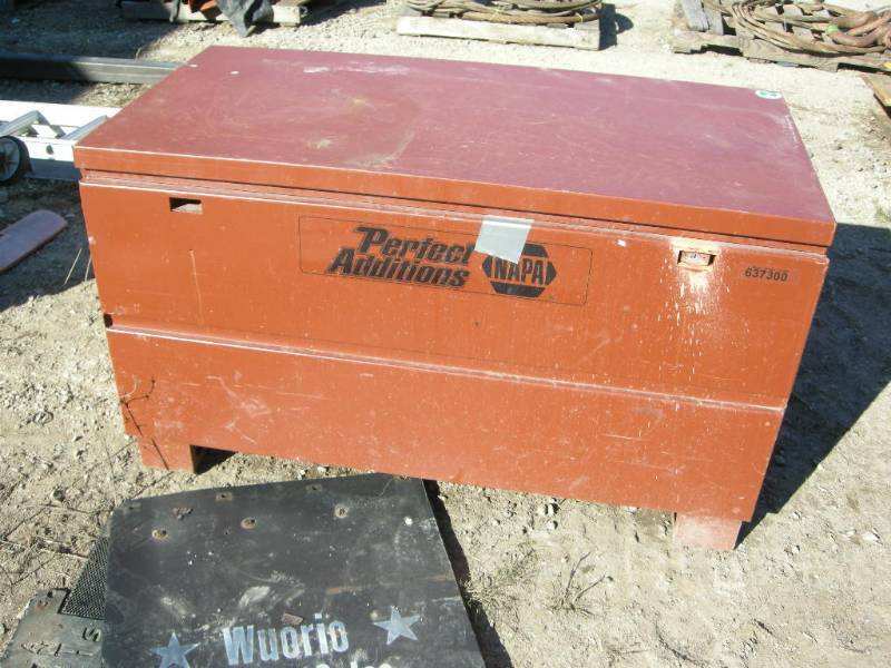 lot 390 image: NAPA Job Box