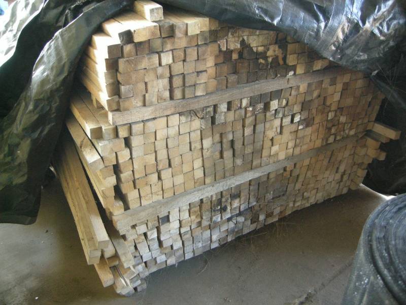 lot 469 image: Pallet 2x2 Sticks