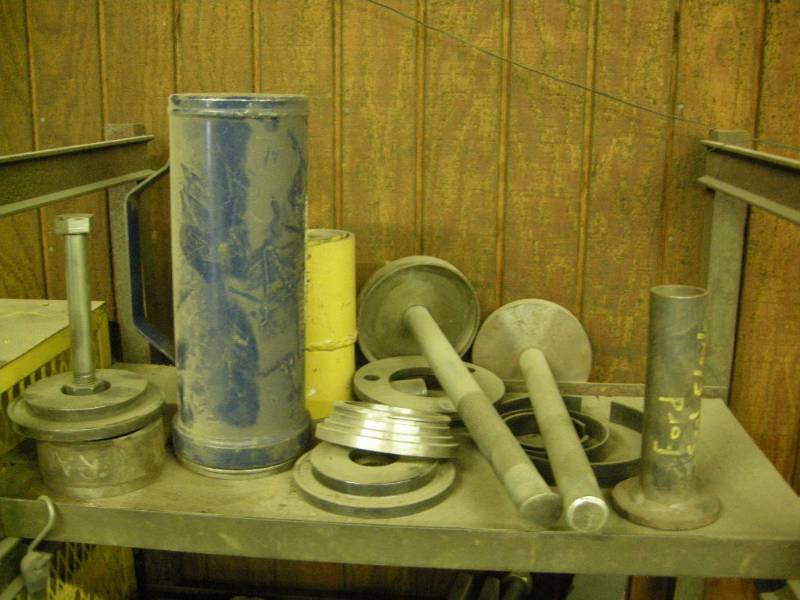 lot 429 image: Truck Seal Install Tools