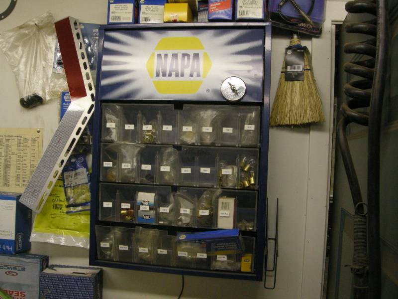 lot 404 image: NAPA Bulb Box