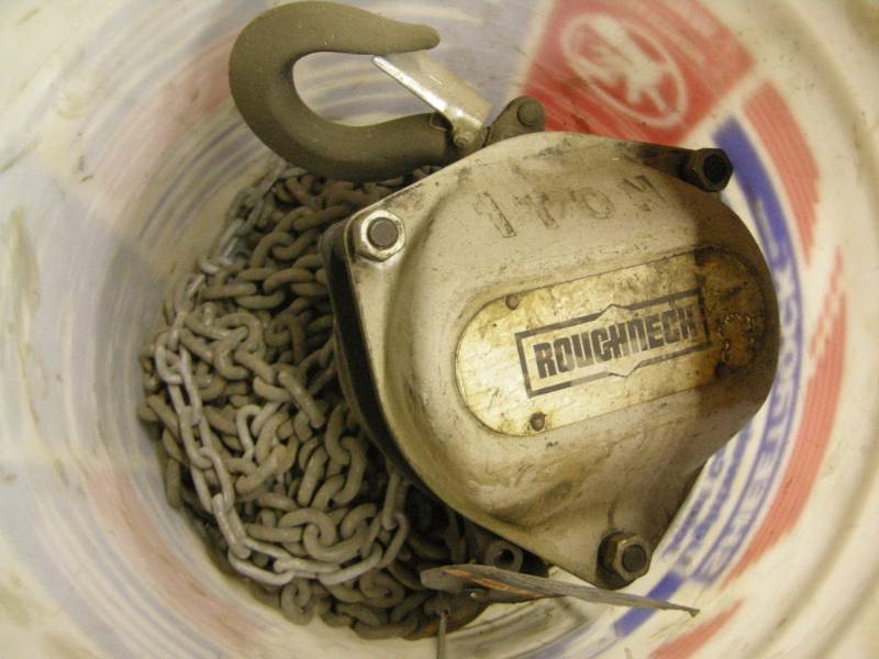 lot 412 image: Roughneck 1 Ton Chain Hoist