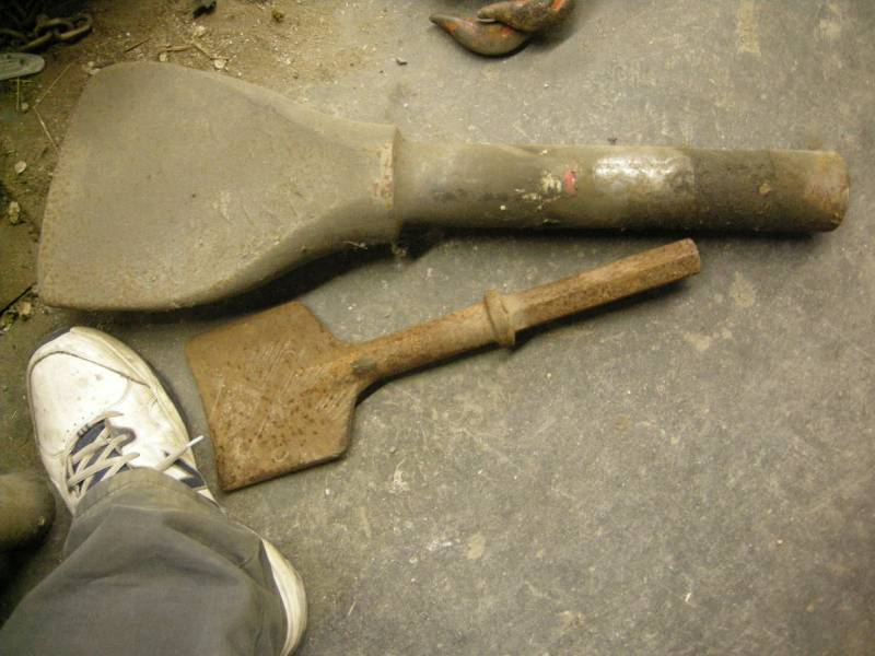 lot 430 image: Large Chisel Bit