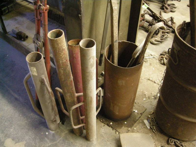 lot 431 image: Post Pounders, Cutters, Pry Bars