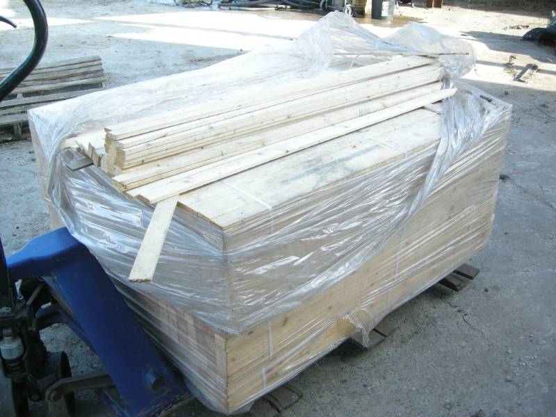 lot 435 image: Pallet of Lathe