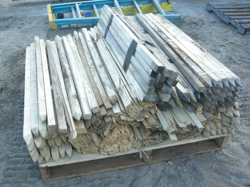 lot 436 image: Lathe and 2x2s