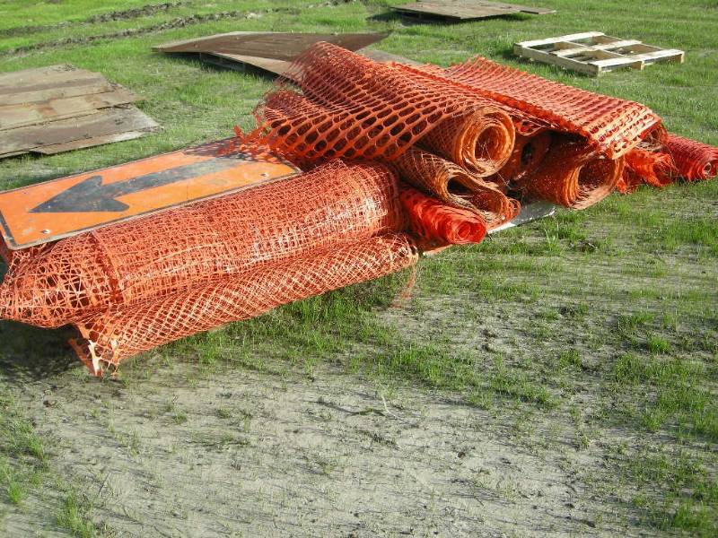 lot 465 image: Orange Snowfence