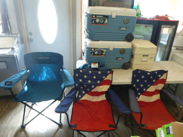 lot 62 image: Miscellaneous Camping Items