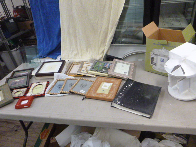 lot 76 image: NEW Picture Frames