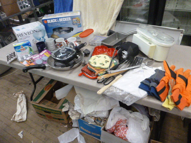 lot 77 image: Miscellaneous Household Items