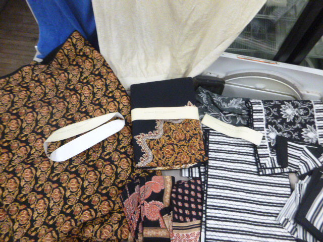 lot 50 image: NEW William Sonoma Table Clothes