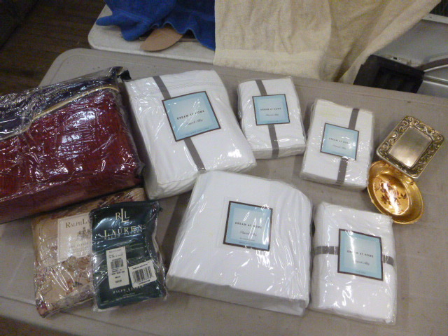 lot 78 image: NEW Linens