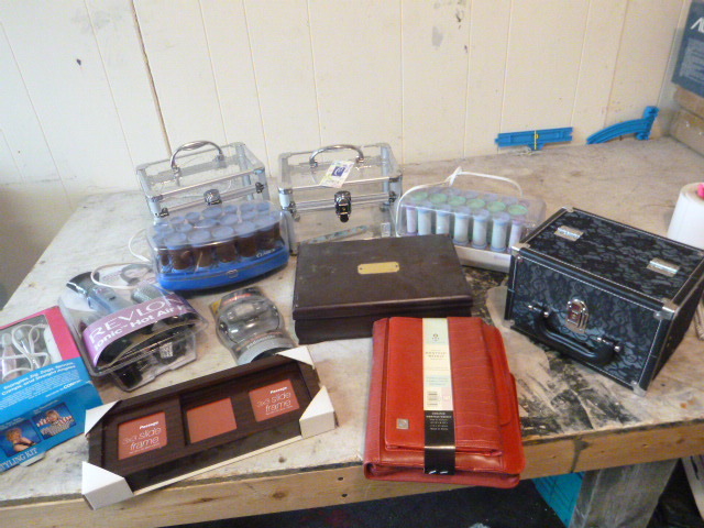 lot 84 image: Hair Styling Items and Cases