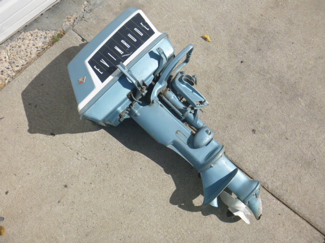 lot 15 image: Evinrude Boat Motor
